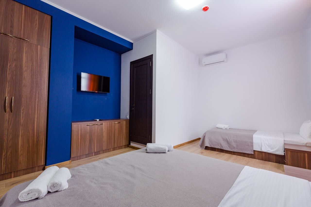 Отель Komuna Hostel & Hotel Батуми