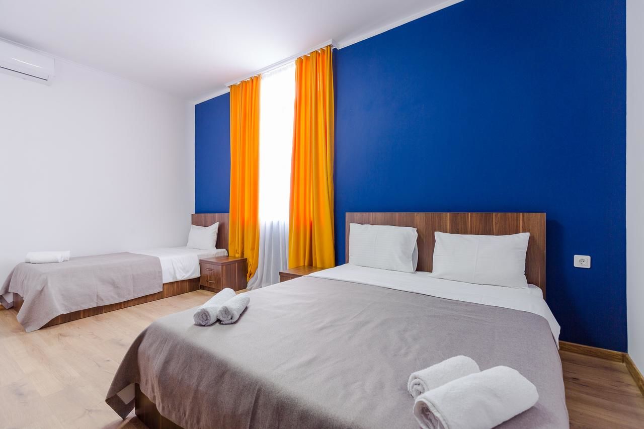 Отель Komuna Hostel & Hotel Батуми