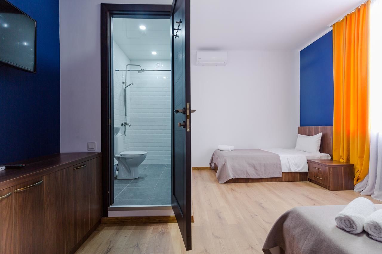 Отель Komuna Hostel & Hotel Батуми
