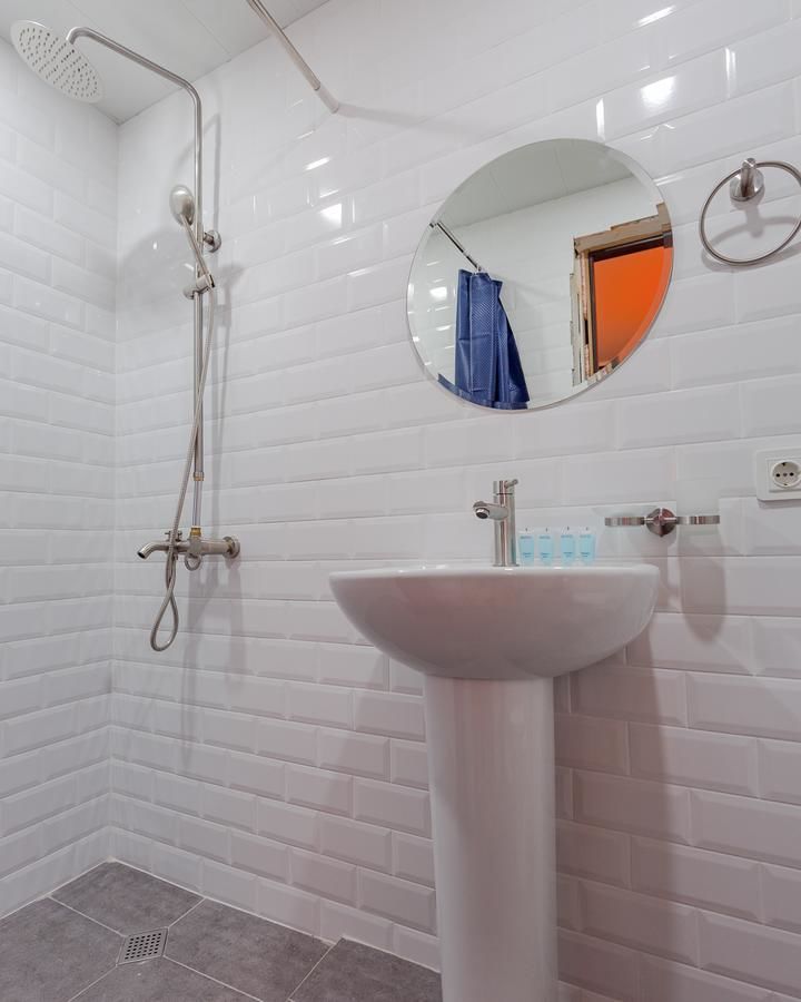 Отель Komuna Hostel & Hotel Батуми