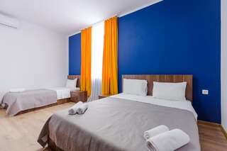 Отель Komuna Hostel & Hotel Батуми Семейный номер-3