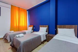 Отель Komuna Hostel & Hotel Батуми Трехместный номер-1