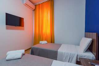 Отель Komuna Hostel & Hotel Батуми Трехместный номер-2