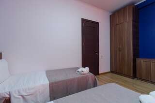 Отель Komuna Hostel & Hotel Батуми Трехместный номер-3