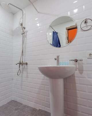 Отель Komuna Hostel & Hotel Батуми Четырехместный номер-1