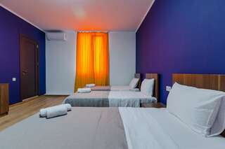 Отель Komuna Hostel & Hotel Батуми Четырехместный номер-3