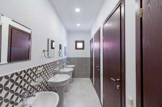 Отель Komuna Hostel & Hotel Батуми Кровать в общем 4-местном номере для мужчин и женщин-4