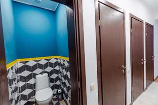 Отель Komuna Hostel & Hotel Батуми Кровать в общем 4-местном номере для мужчин и женщин-5